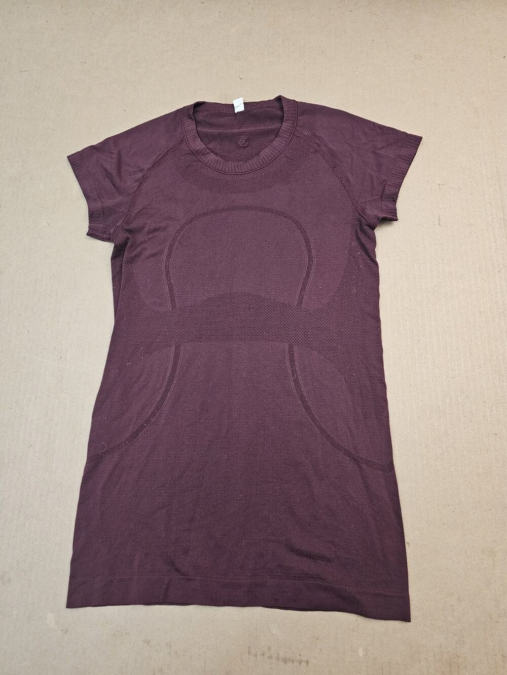 Lululemon Metal Vent Womens 6 Red Short Sleeve Athletic T Shirt